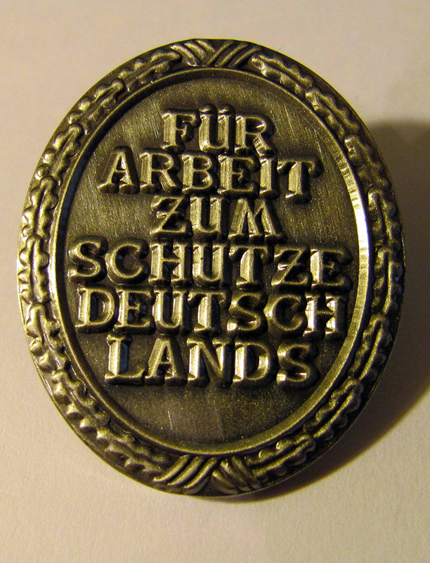 Anstecker "Für Arbeit zum Schutze Deutschlands"