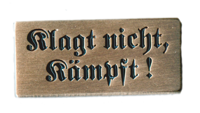 Anstecker "Klagt nicht, kämpft!"