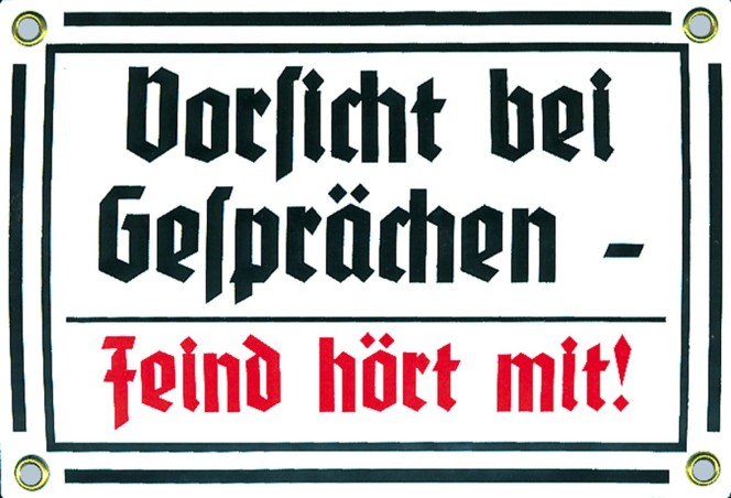 Emailleschild "Vorsicht bei Gesprächen - Feind hört mit!"